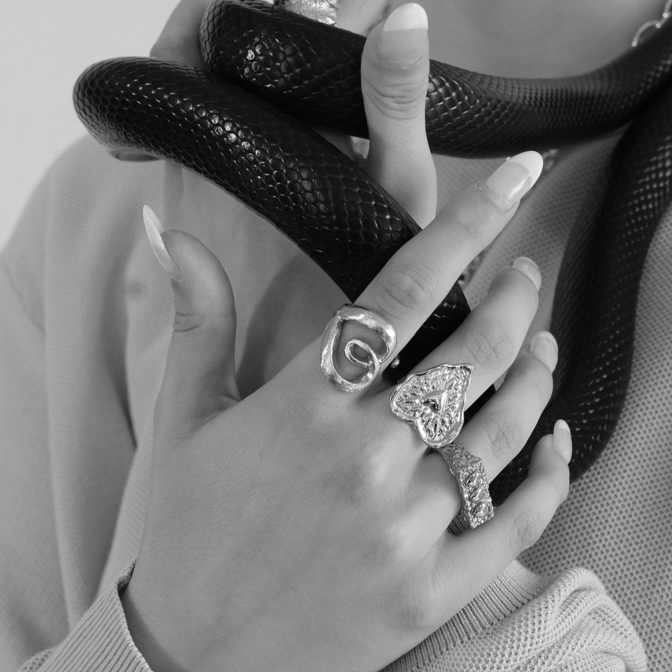 LOOP sculptural ring - Gold