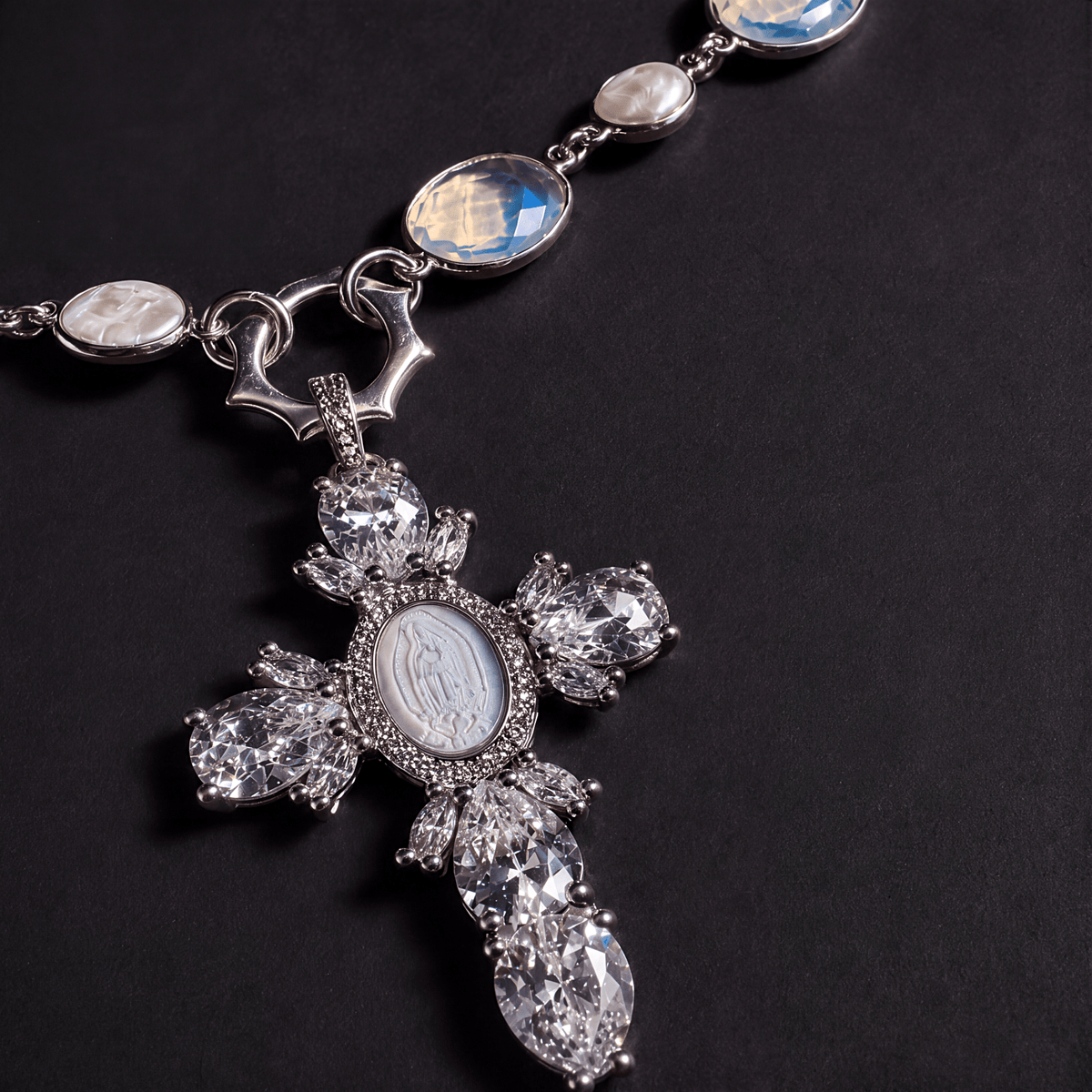DÁZE CROSS NECKLACE - silver
